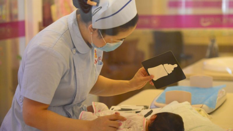 医院母婴护理师，职业发展新路径